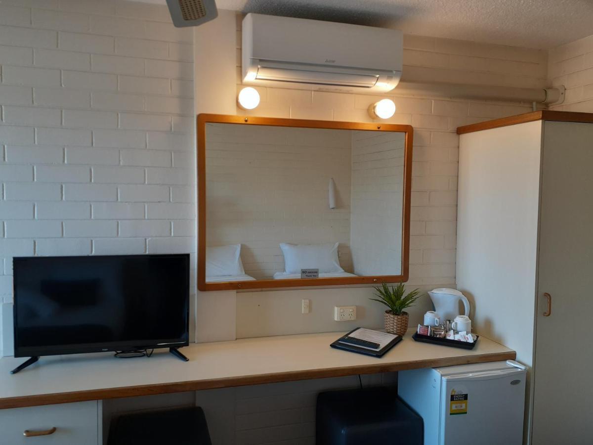 Crest Motor Inn Кеанбеан Екстериор снимка