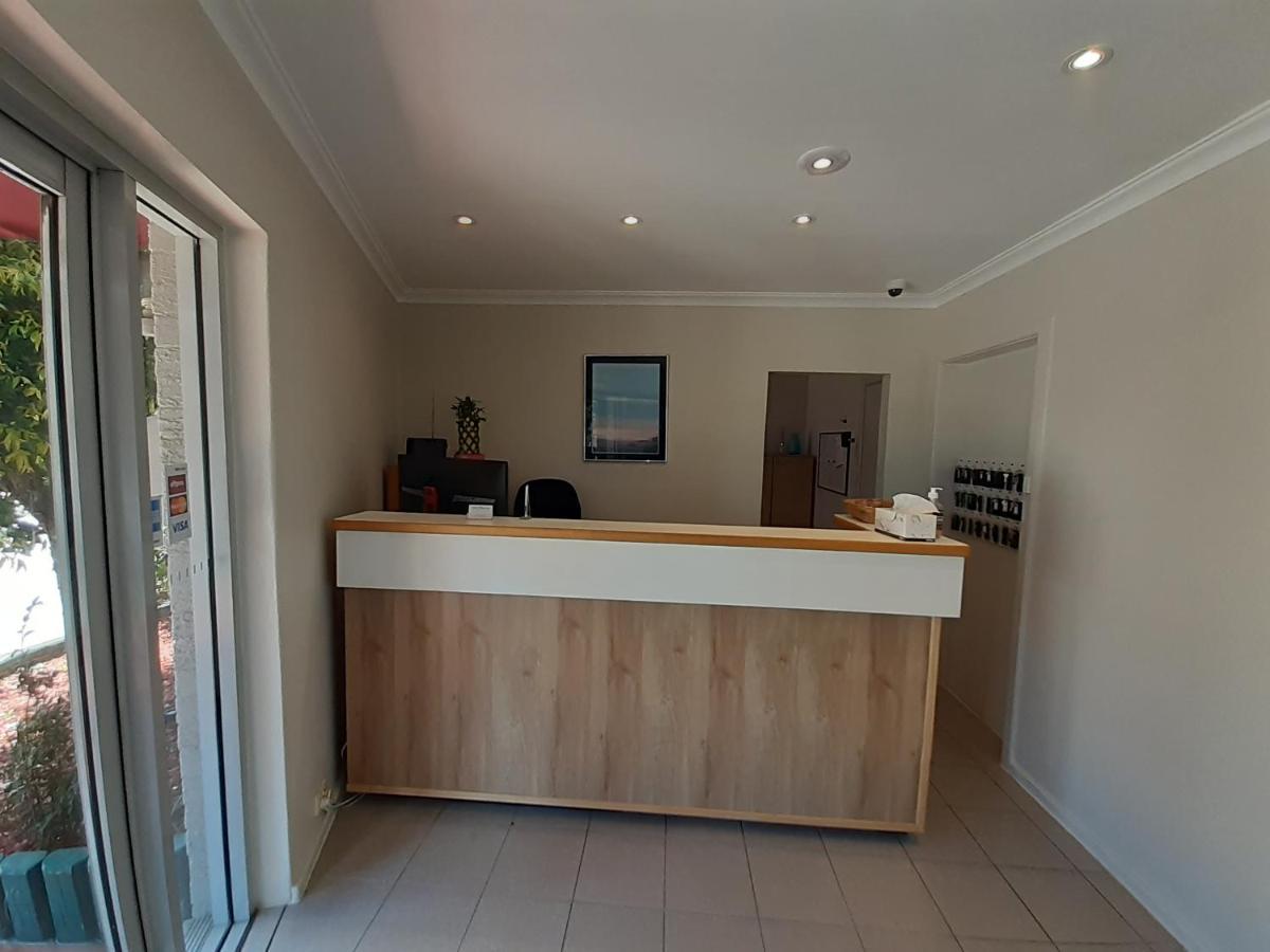 Crest Motor Inn Кеанбеан Екстериор снимка