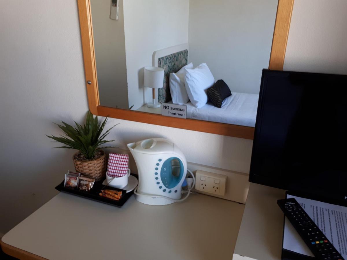 Crest Motor Inn Кеанбеан Екстериор снимка